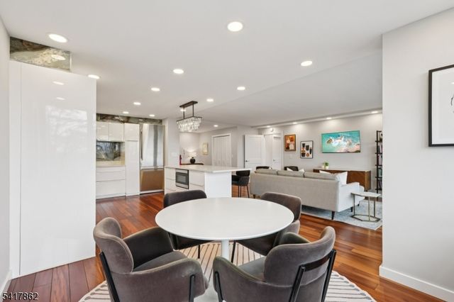 1 Claridge Dr 104, Verona Twp., NJ 07044