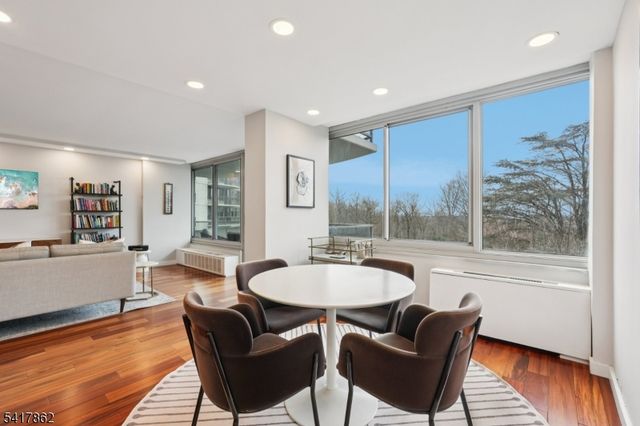 1 Claridge Dr 104, Verona Twp., NJ 07044