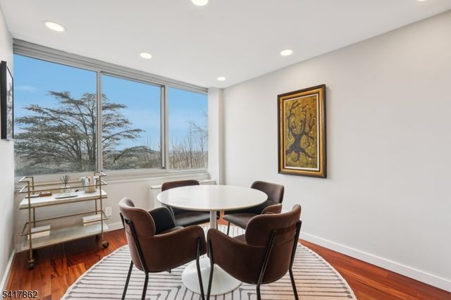 1 Claridge Dr 104, Verona Twp., NJ 07044