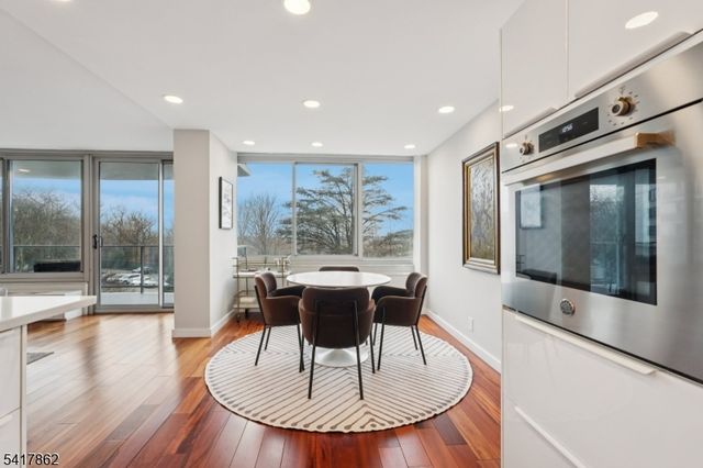 1 Claridge Dr 104, Verona Twp., NJ 07044