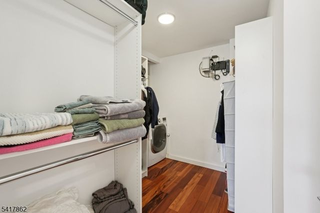 1 Claridge Dr 104, Verona Twp., NJ 07044