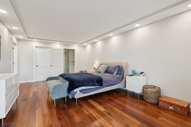 1 Claridge Dr 104, Verona Twp., NJ 07044