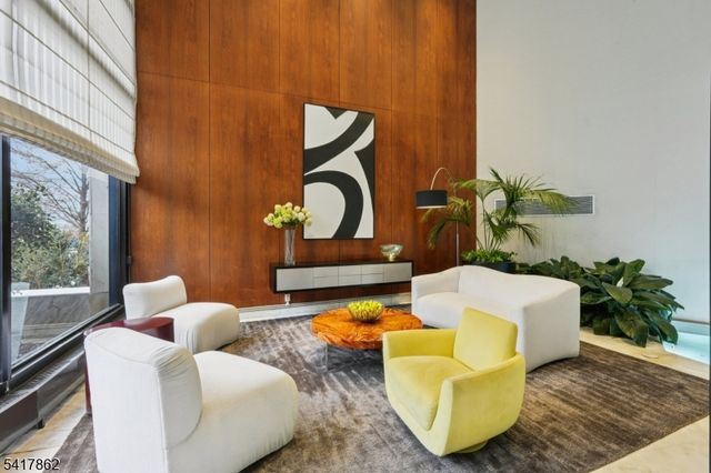 1 Claridge Dr 104, Verona Twp., NJ 07044