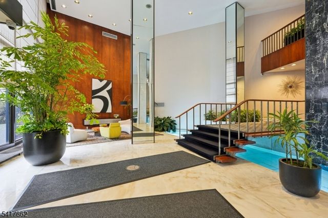 1 Claridge Dr 104, Verona Twp., NJ 07044