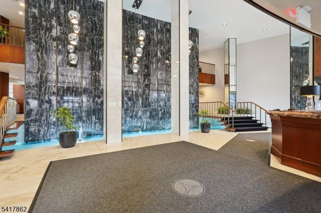 1 Claridge Dr 104, Verona Twp., NJ 07044