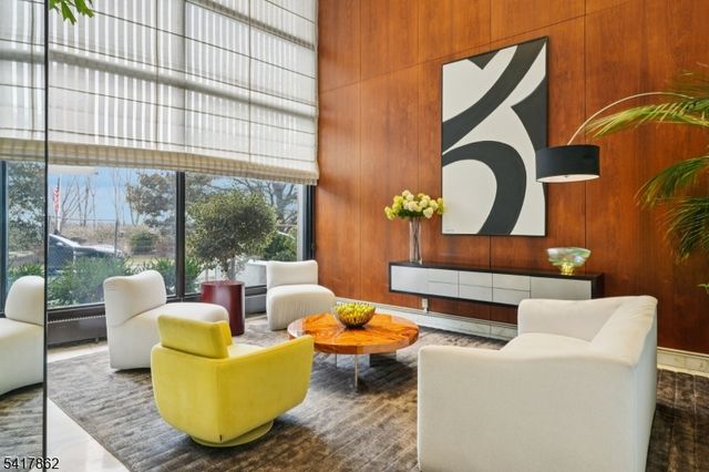 1 Claridge Dr 104, Verona Twp., NJ 07044