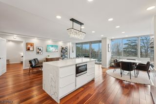 1 Claridge Dr 104, Verona Twp., NJ 07044