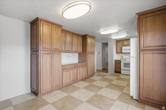 2211 VALLEY DR, Layton, UT 84040