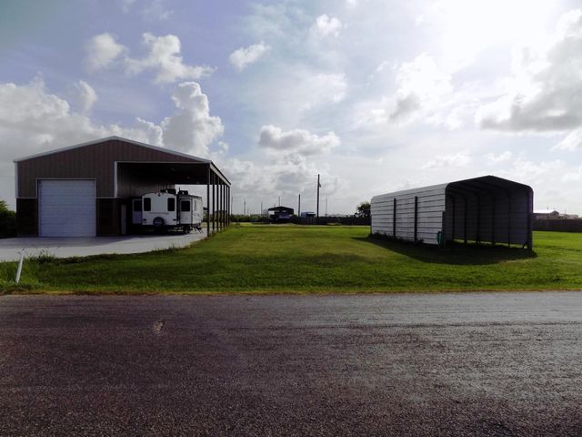 6123 Blue Water Boulevard, Sargent, TX 77414