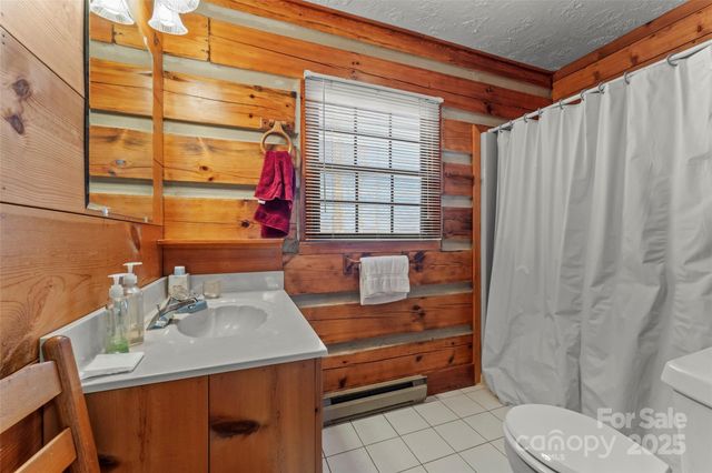 178 Tablerock Drive, Saluda, NC 28773