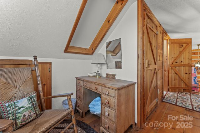 178 Tablerock Drive, Saluda, NC 28773