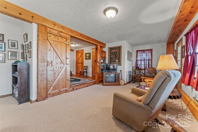 178 Tablerock Drive, Saluda, NC 28773