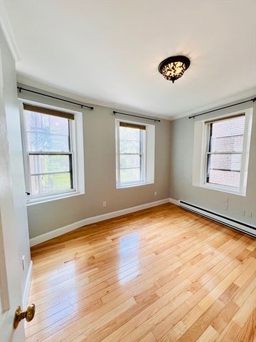 59 Phillips St 5, Boston, MA 02114