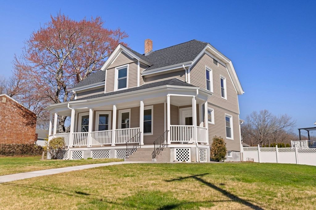 54 E Earle St, Cumberland, RI 02864