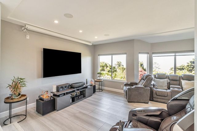 11550 Skyline Boulevard, Oakland, CA 94619