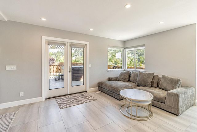 11550 Skyline Boulevard, Oakland, CA 94619
