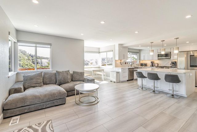 11550 Skyline Boulevard, Oakland, CA 94619