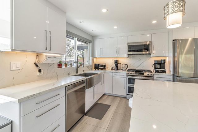 11550 Skyline Boulevard, Oakland, CA 94619