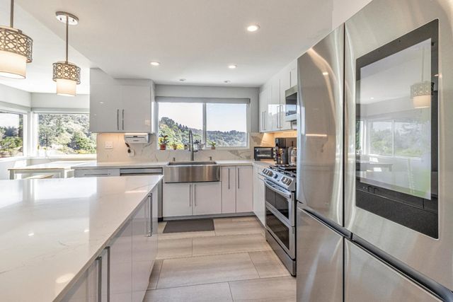 11550 Skyline Boulevard, Oakland, CA 94619