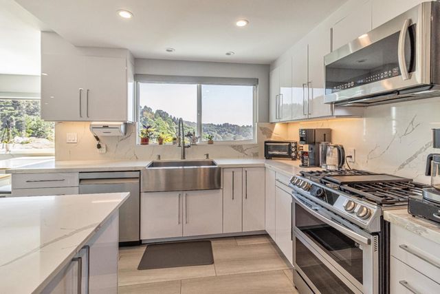 11550 Skyline Boulevard, Oakland, CA 94619