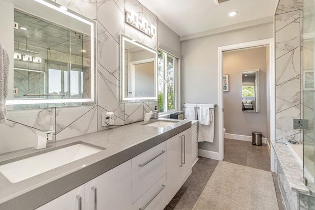 11550 Skyline Boulevard, Oakland, CA 94619