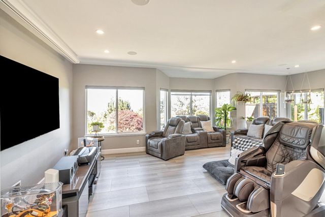11550 Skyline Boulevard, Oakland, CA 94619