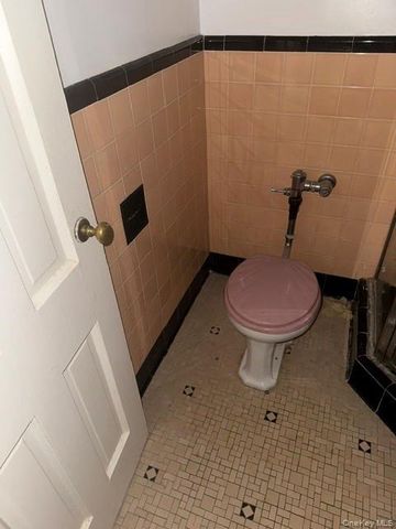 127 Second Street 1F, Garden City, NY 11530
