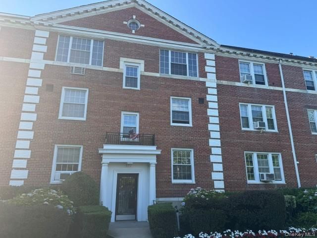 127 Second Street 1F, Garden City, NY 11530