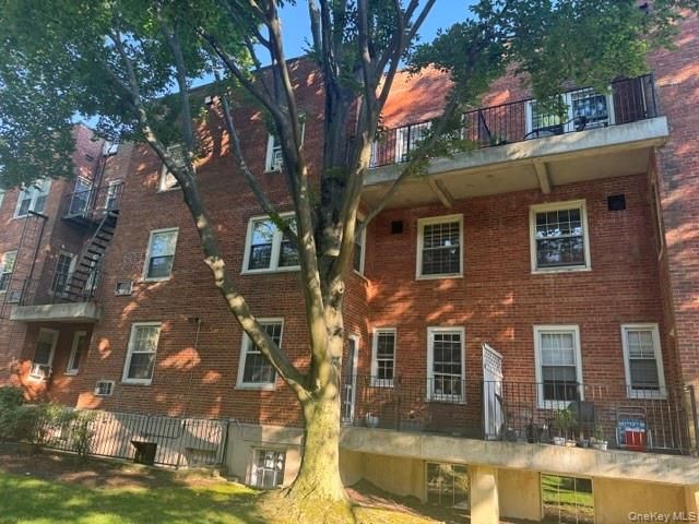 127 Second Street 1F, Garden City, NY 11530