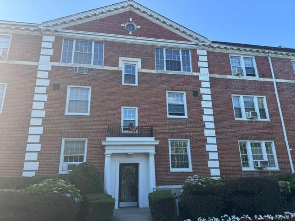 127 Second Street 1F, Garden City, NY 11530
