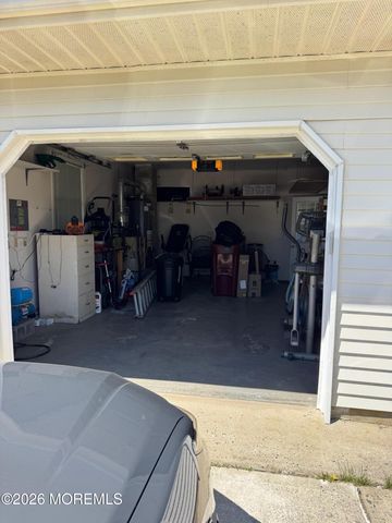 1 Ashcroft Lane, Toms River, NJ 08757