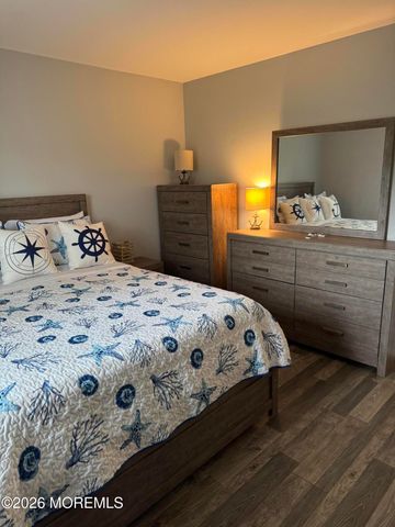 1 Ashcroft Lane, Toms River, NJ 08757