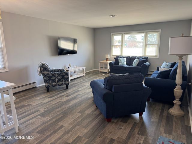 1 Ashcroft Lane, Toms River, NJ 08757