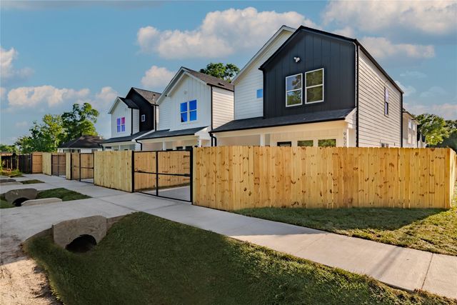 9527 Beckley Street, Houston, TX 77088