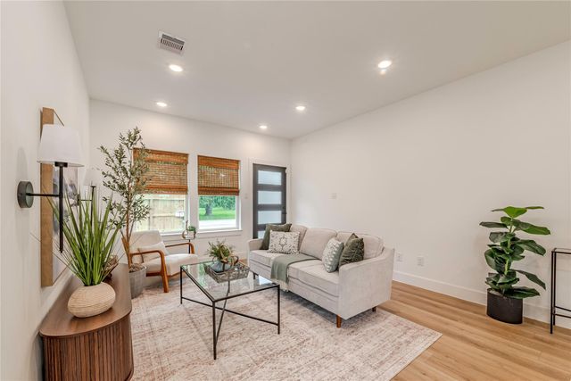 9527 Beckley Street, Houston, TX 77088