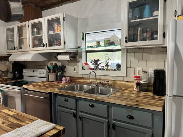 8142 State Highway 64, Ben Wheeler, TX 75754