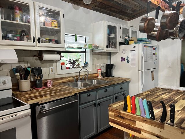 8142 State Highway 64, Ben Wheeler, TX 75754