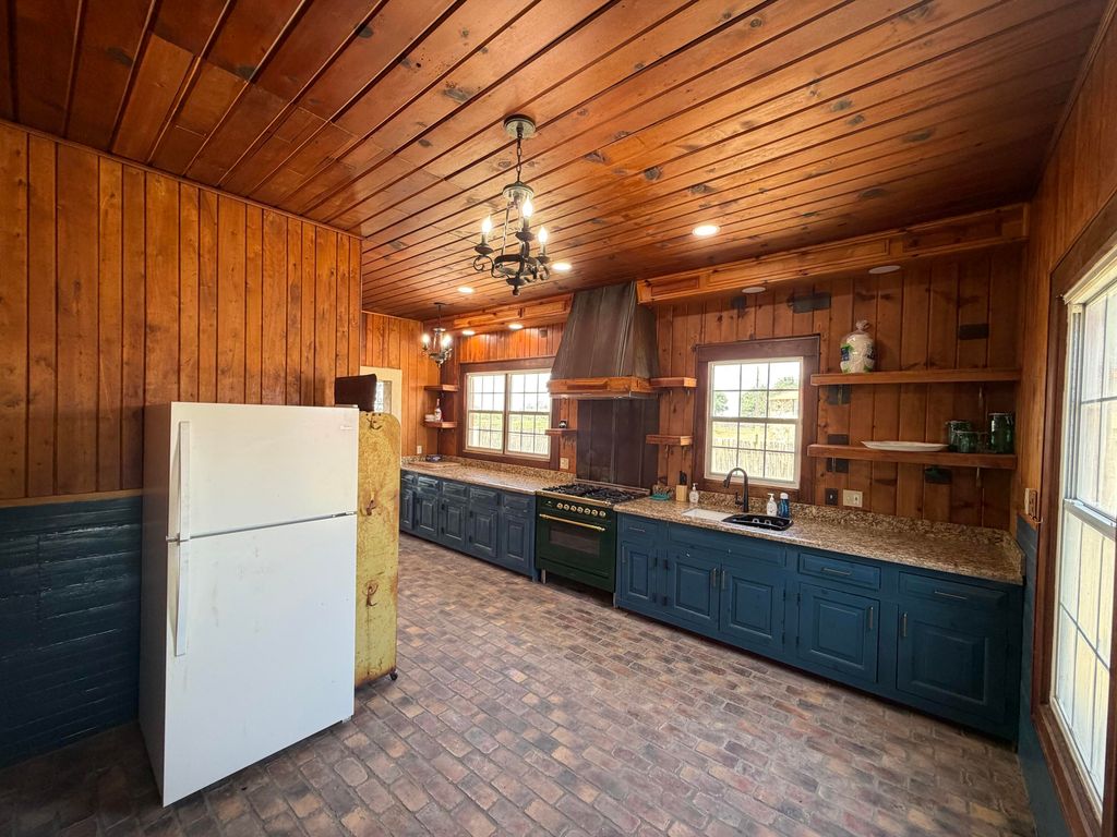 Image 21 of property listing at 301 Ranch To Market Road 2597, Sonora, TX 76950