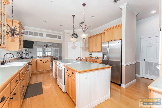 109 W Morningside Dr., South Padre Island, TX 78597