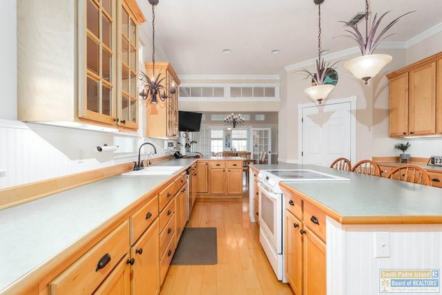 109 W Morningside Dr., South Padre Island, TX 78597