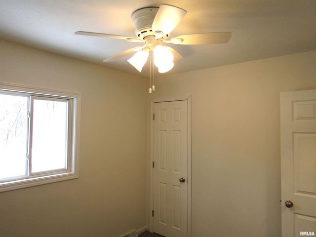 510 W MILTON Avenue, Lewistown, IL 61542