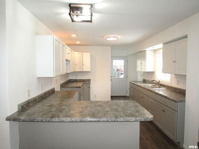 510 W MILTON Avenue, Lewistown, IL 61542