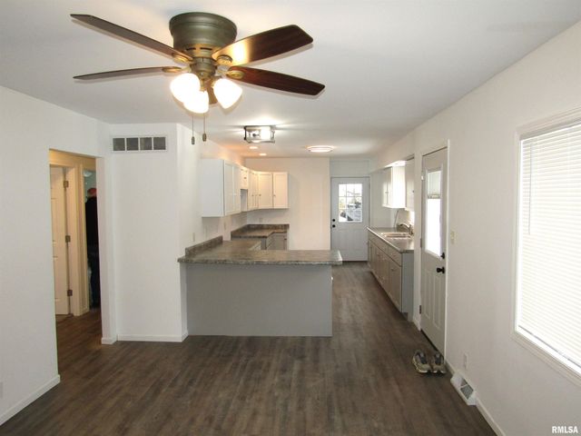 510 W MILTON Avenue, Lewistown, IL 61542