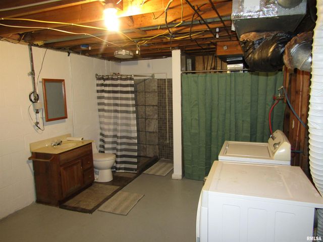 510 W MILTON Avenue, Lewistown, IL 61542