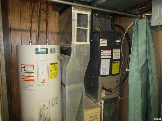 510 W MILTON Avenue, Lewistown, IL 61542