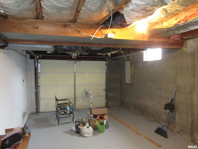 510 W MILTON Avenue, Lewistown, IL 61542