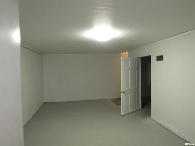 510 W MILTON Avenue, Lewistown, IL 61542