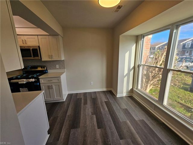 1026 Smoke Tree LN, Virginia Beach, VA 23452