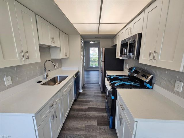 1026 Smoke Tree LN, Virginia Beach, VA 23452