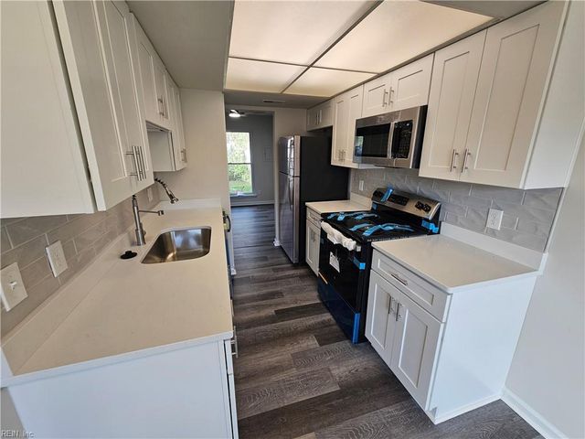 1026 Smoke Tree LN, Virginia Beach, VA 23452